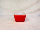 Set of Five Pyrex 501 Refrigerator Dishes with 2 Lids