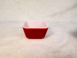 Set of Five Pyrex 501 Refrigerator Dishes with 2 Lids