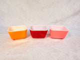 Set of Five Pyrex 501 Refrigerator Dishes with 2 Lids