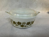 Set of 4 Vintage Pyrex Pieces with Lids - Spring Blossom "Crazy Daisy" Pattern