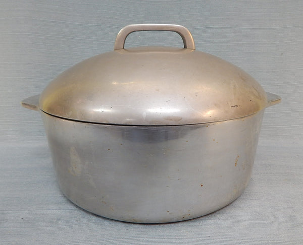 Large VillaWare Classic Cast Aluminum Dutch Oven