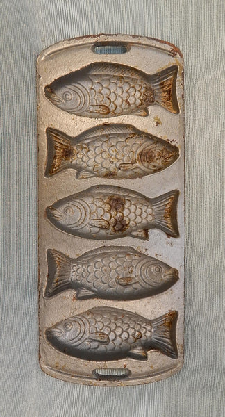 John Wright Cast Iron Fish Mold Cornbread Pan