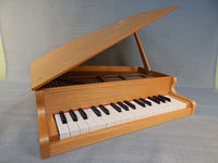 Kawai 32 Key Toy Grand Piano