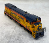 Vintage HO Scale Chessie System Engine and Model Train Box Cars