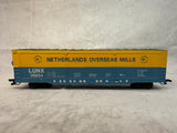Vintage HO Scale Chessie System Engine and Model Train Box Cars