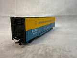 Vintage HO Scale Chessie System Engine and Model Train Box Cars