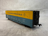 Vintage HO Scale Chessie System Engine and Model Train Box Cars