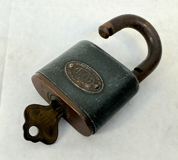Vtg ILCO Independent Lock Co. Padlock With Key